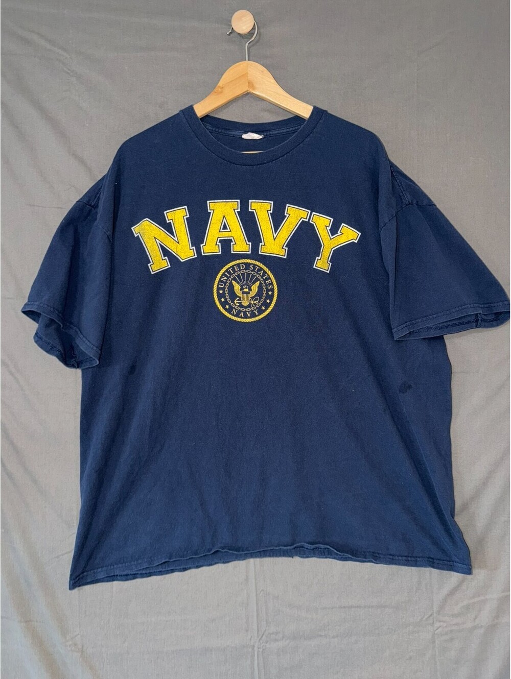 US Navy T Shirt Mens 2XL Navy Blue Yellow Graphic Crest Logo